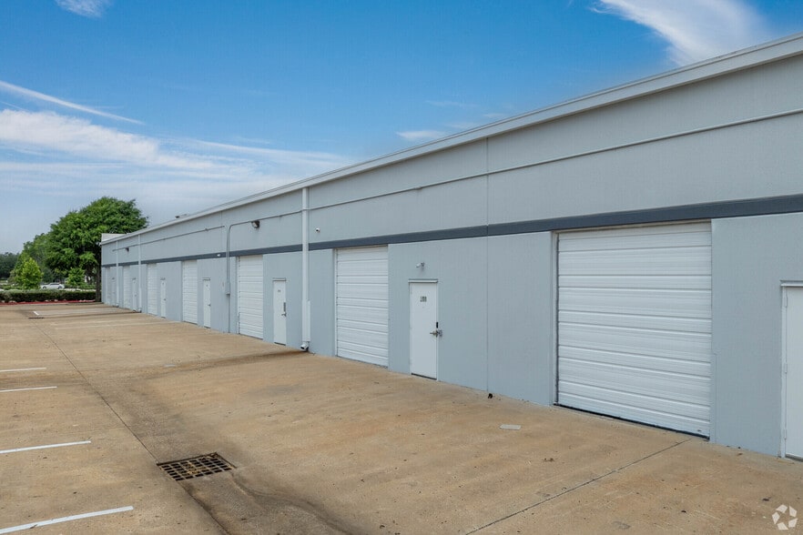 12615 W Airport Blvd, Sugar Land, TX for lease - Building Photo - Image 3 of 10