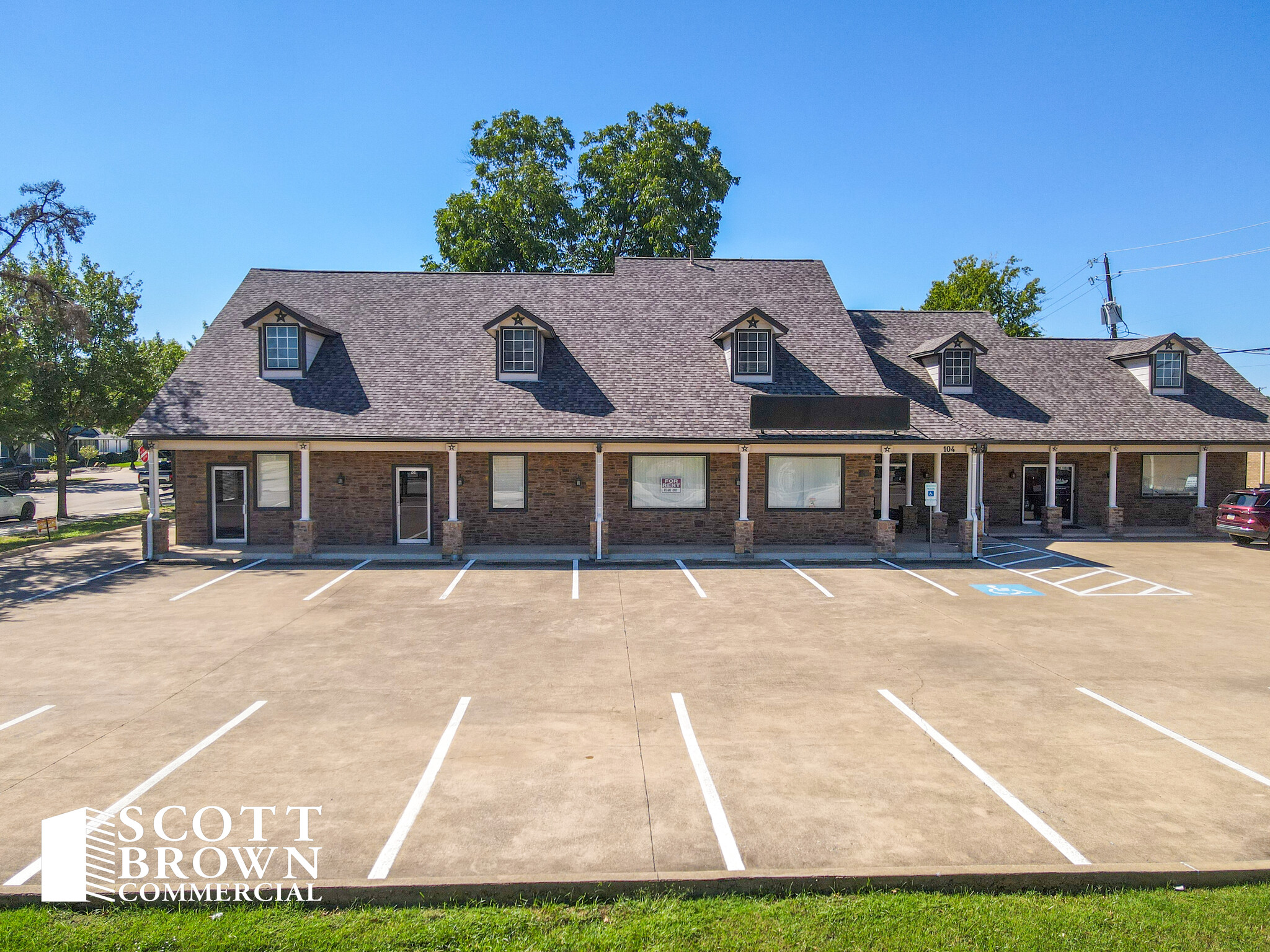 104 Houston St, Roanoke, TX for lease Building Photo- Image 1 of 17