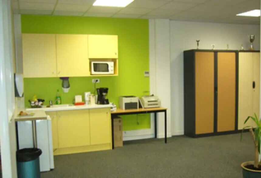 Office in Bron for lease - Interior Photo - Image 2 of 5