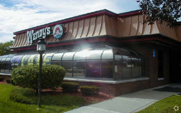 330 W 9 Mile Rd, Hazel Park, MI for sale - Primary Photo - Image 1 of 1