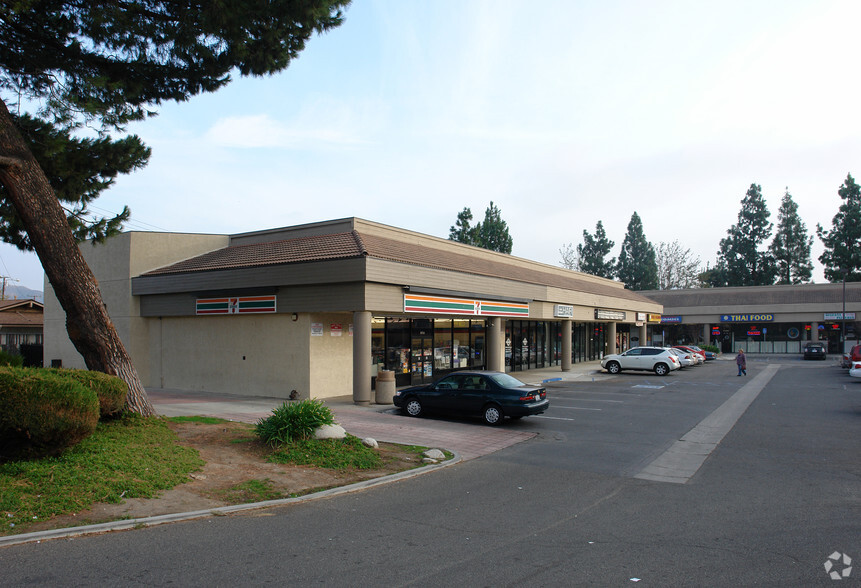 1960 N Sequoia Ave, Simi Valley, CA for sale - Primary Photo - Image 1 of 1