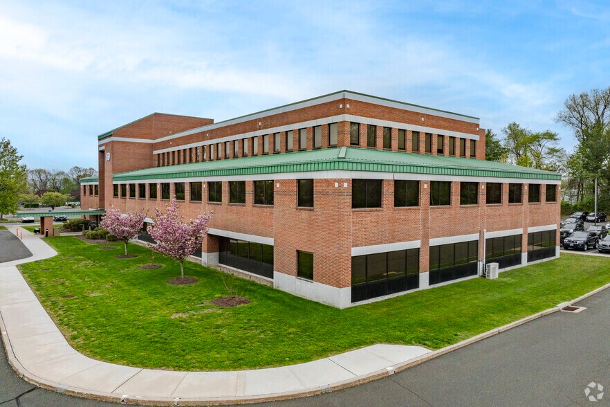 69 Sand Pit Rd, Danbury, CT for sale - Primary Photo - Image 1 of 1