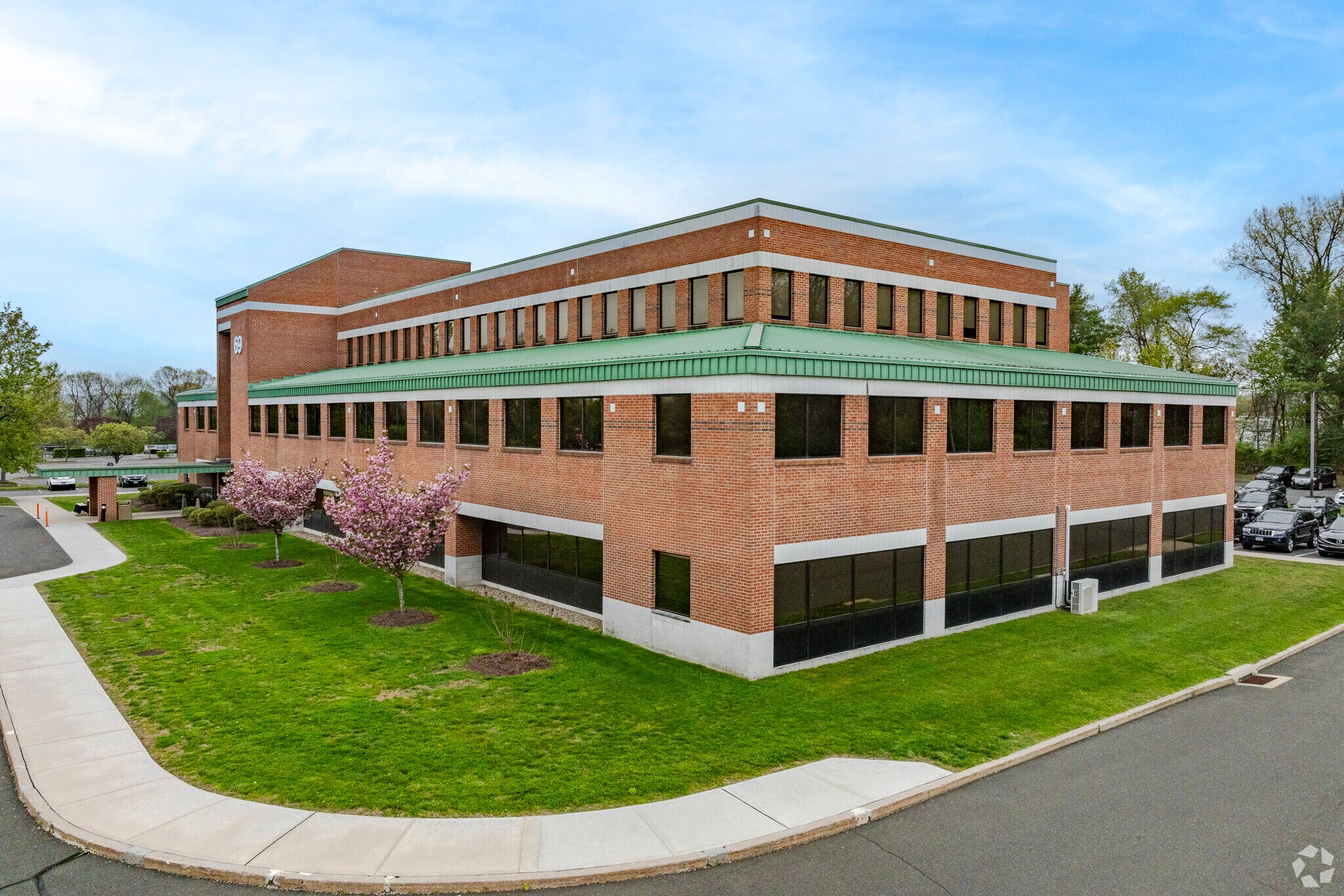 69 Sand Pit Rd, Danbury, CT for sale Primary Photo- Image 1 of 1