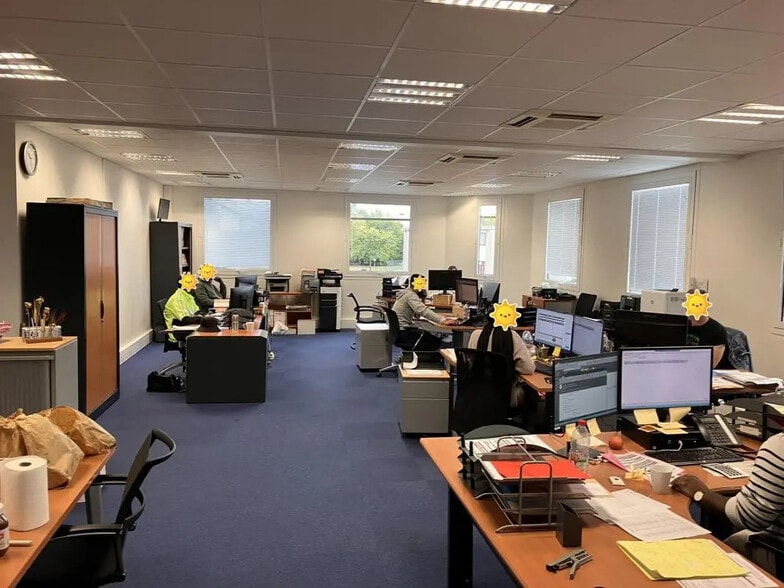 33 Rue Des Chardonnerets, Tremblay-en-France for lease - Interior Photo - Image 3 of 6