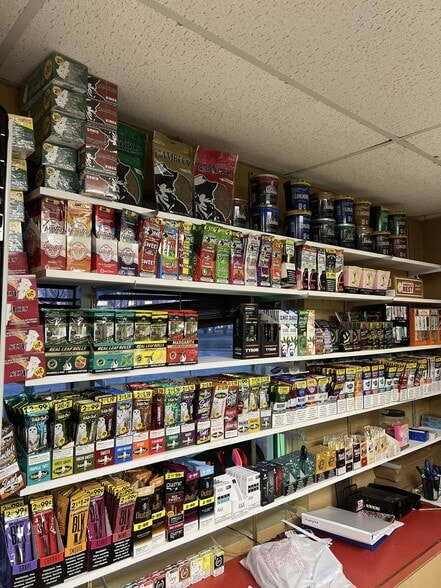 Cherokee St, Lindsay, OK for lease - Interior Photo - Image 3 of 16