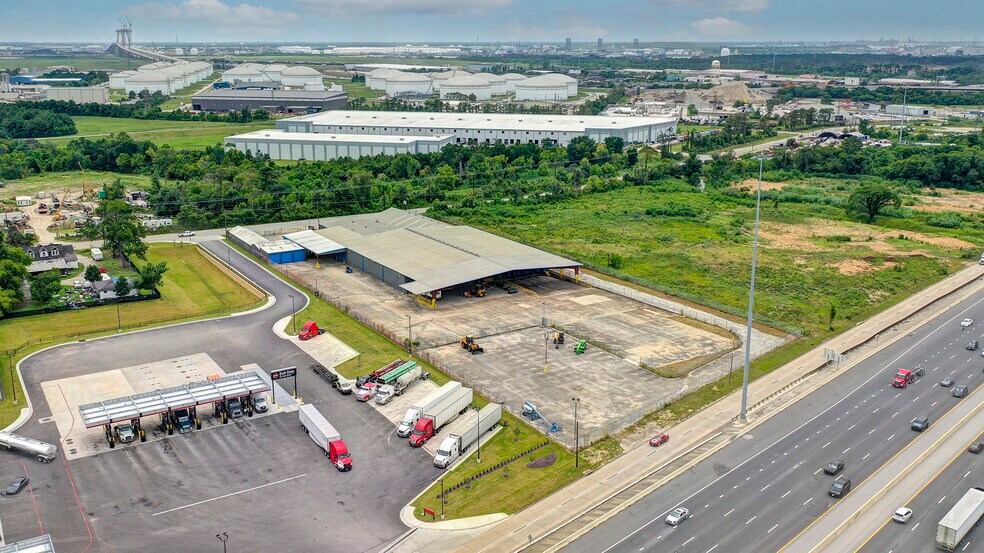 15221 Market St, Channelview, TX for lease - Building Photo - Image 1 of 26