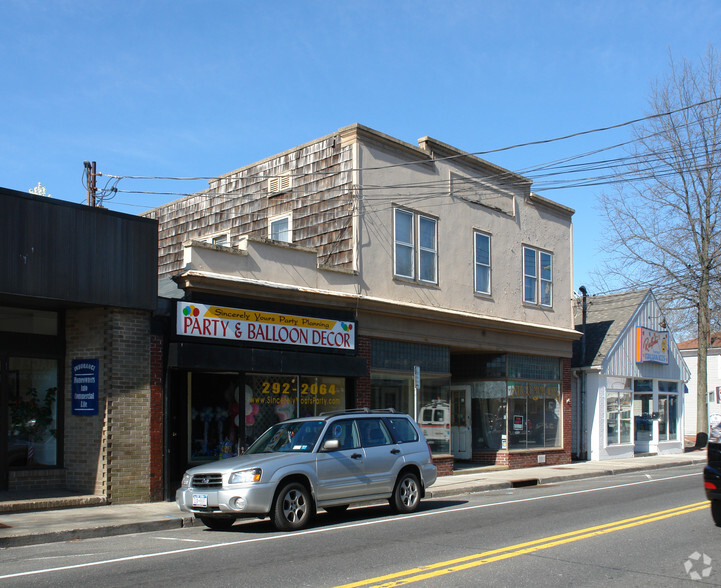 10-12 Main St, Kings Park, NY for sale - Building Photo - Image 1 of 1