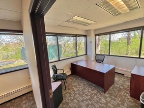 945-951 Hornet Dr, Hazelwood, MO for lease Interior Photo- Image 2 of 8