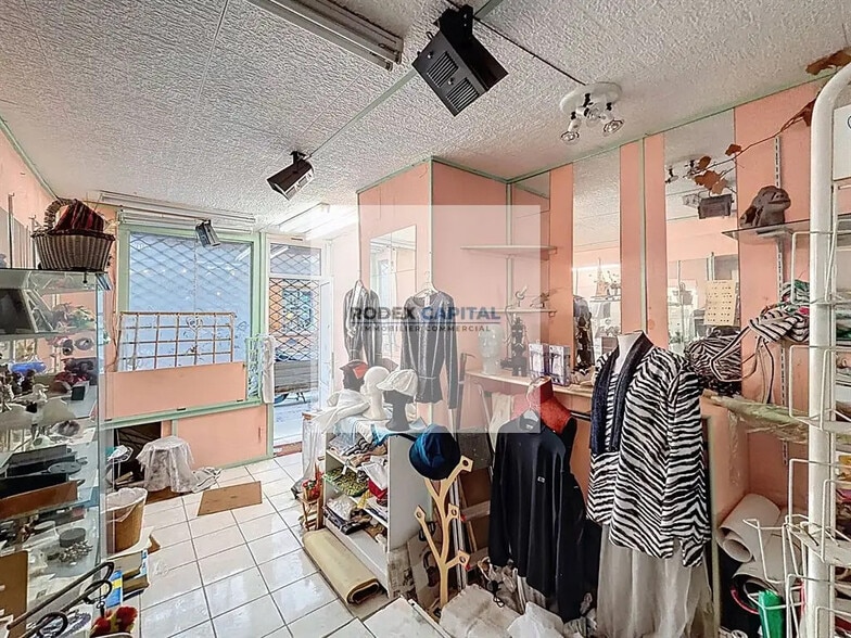 Retail in Paris for lease - Interior Photo - Image 3 of 6