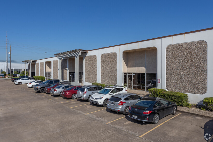 8701-8723 Knight Rd, Houston, TX for lease - Building Photo - Image 2 of 6