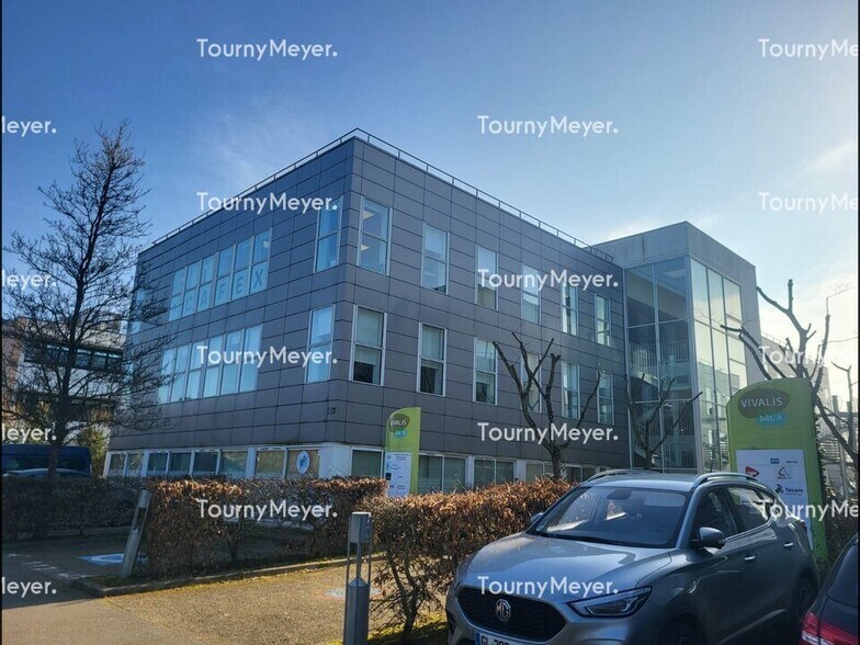 Office in Rennes for lease - Building Photo - Image 2 of 6