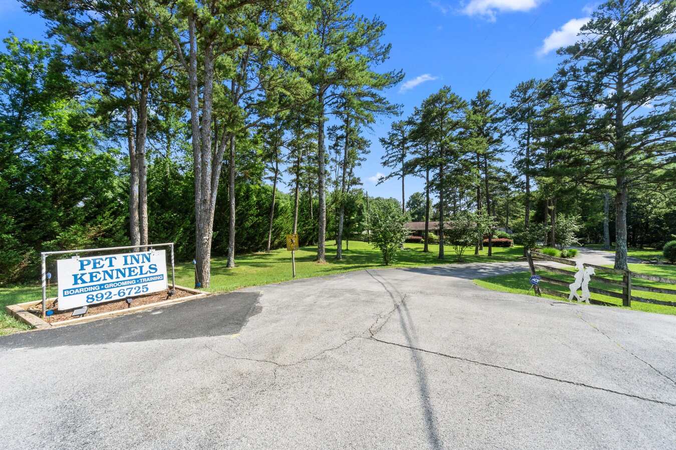 7112 Bonny Oaks Dr, Chattanooga, TN 37421