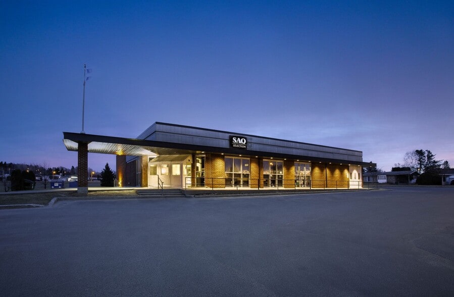 705 Av Du Pont N, Alma, QC for lease - Building Photo - Image 3 of 13