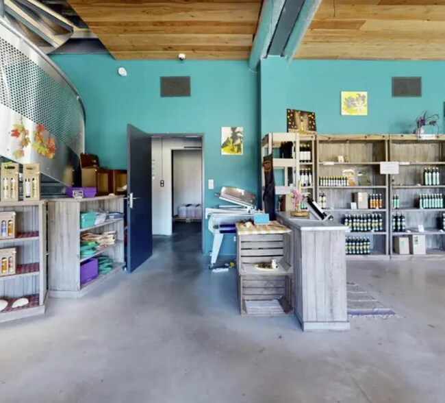 Route Des Noyers, Grun-Bordas for sale - Interior Photo - Image 3 of 14