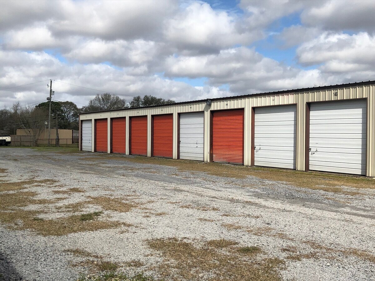 1416 Spurlock Rd, Nederland, TX 77627