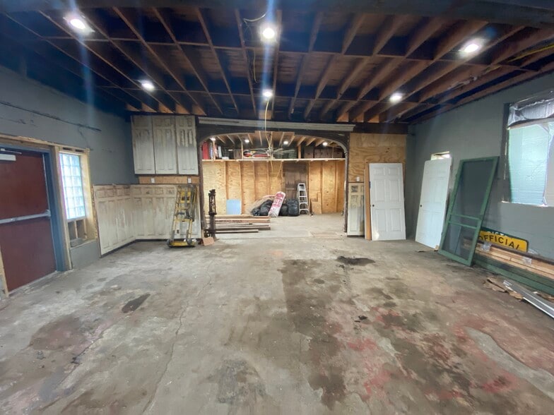 18 112th St, Troy, NY for lease - Interior Photo - Image 3 of 10