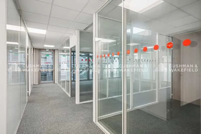 6 Boulevard Dubreuil, Orsay for lease - Interior Photo - Image 2 of 14