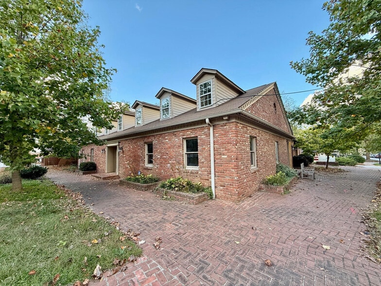 9 All Souls Cres, Asheville, NC for sale - Building Photo - Image 1 of 9