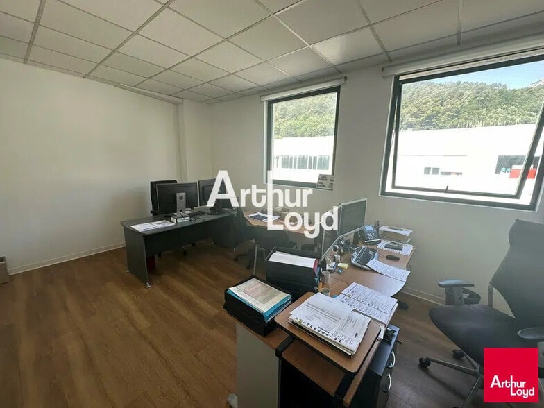 Flex in Saint-Jeannet for lease - Interior Photo - Image 3 of 3