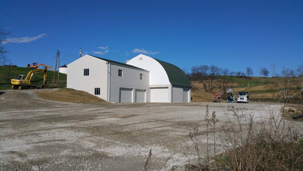 797 Carlton Dr, Bentleyville, PA 15314