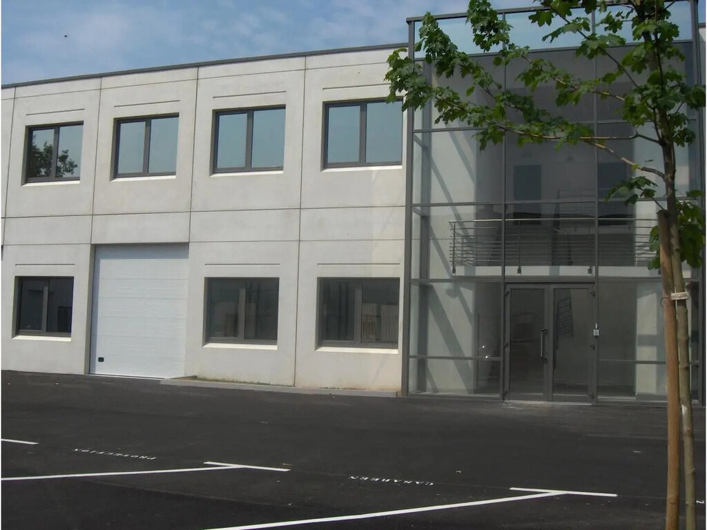 Location Local d'activités 73 m² à 1 576 m² - Photo 1