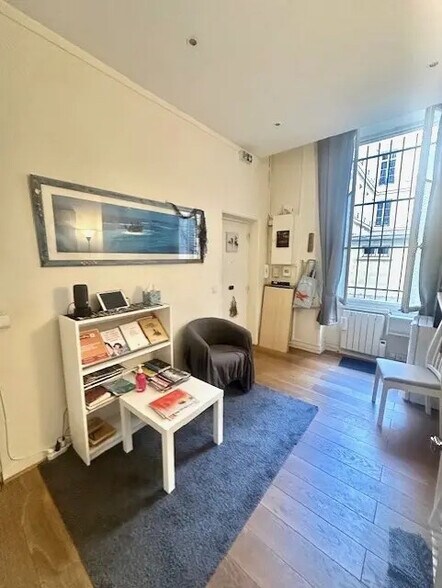 Office in Paris for lease - Interior Photo - Image 2 of 7