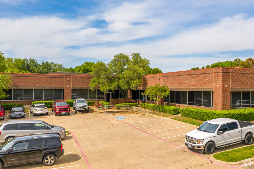 1340-1350 W Walnut Hill Ln, Irving, TX for lease - Building Photo - Image 3 of 10