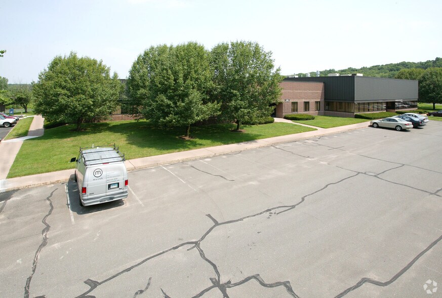 100 Sebethe Dr, Cromwell, CT for lease - Building Photo - Image 3 of 6