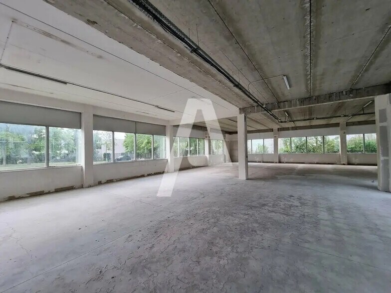 Flex in Les Ulis for lease - Building Photo - Image 3 of 7