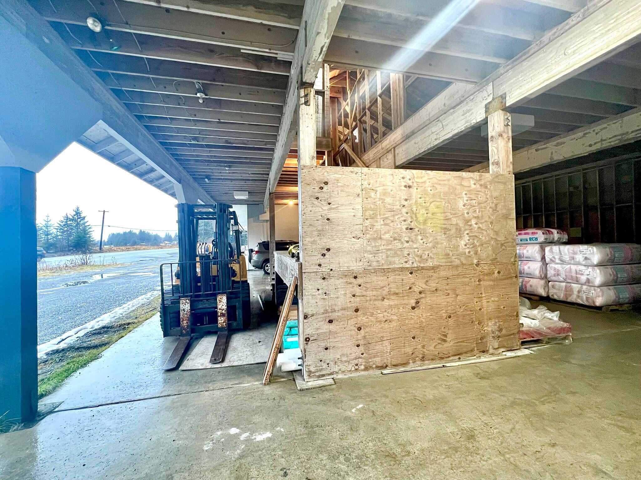 131 Mallott Ave, Yakutat, AK 99689 Yakutat Hardware for Sale