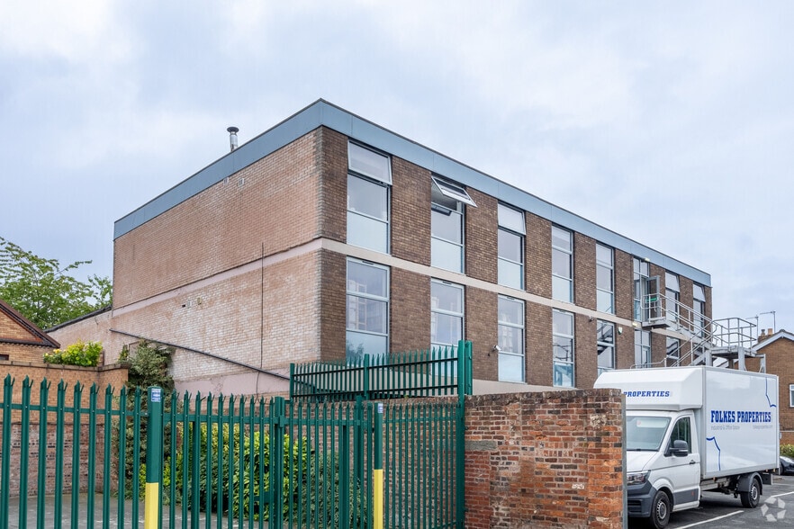 136 High St, Stourbridge for sale - Primary Photo - Image 1 of 1