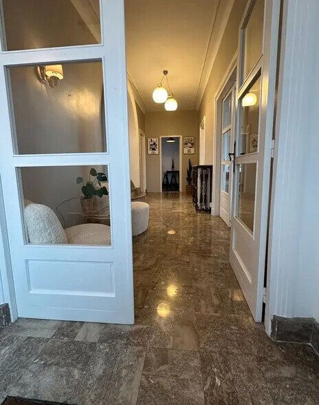 Office in Brest for lease - Building Photo - Image 1 of 6