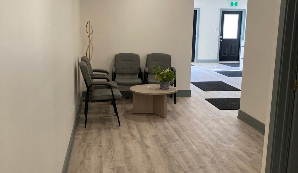 545 St Lawrence St, North Dundas, ON for lease - Interior Photo - Image 3 of 7