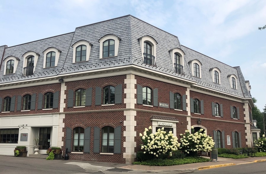 63 Kercheval Ave, Grosse Pointe Farms, MI for lease - Building Photo - Image 2 of 23