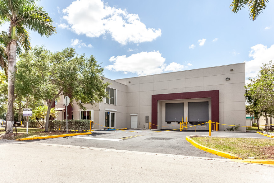 Industrial in Doral, FL for sale - Primary Photo - Image 1 of 1