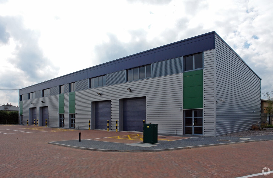 Horton Clos, West Drayton for lease - Building Photo - Image 2 of 2