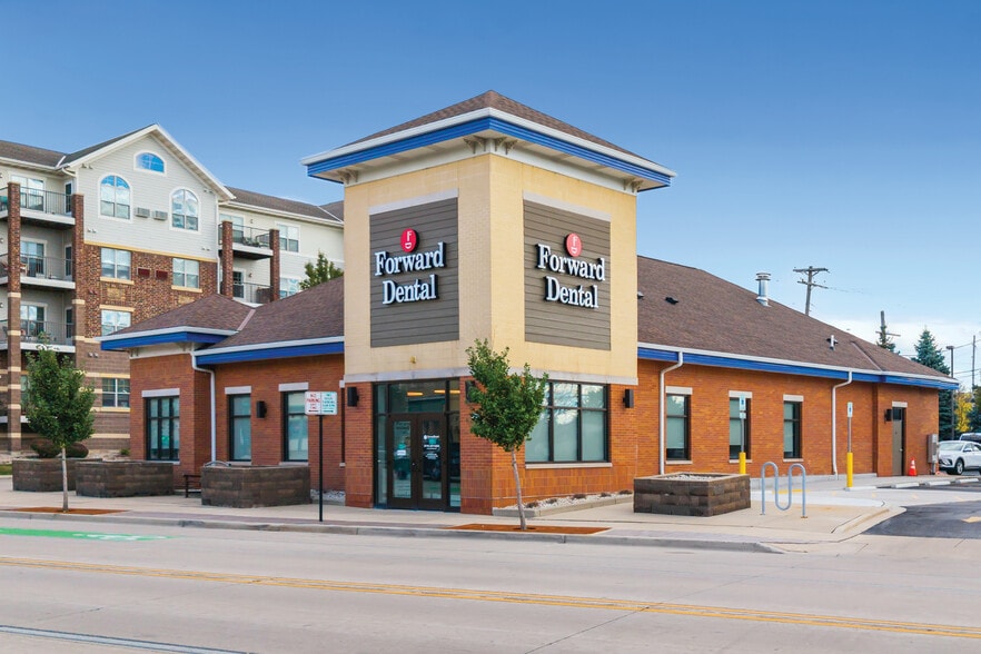 8001 W National Ave, West Allis, WI for sale - Primary Photo - Image 1 of 5