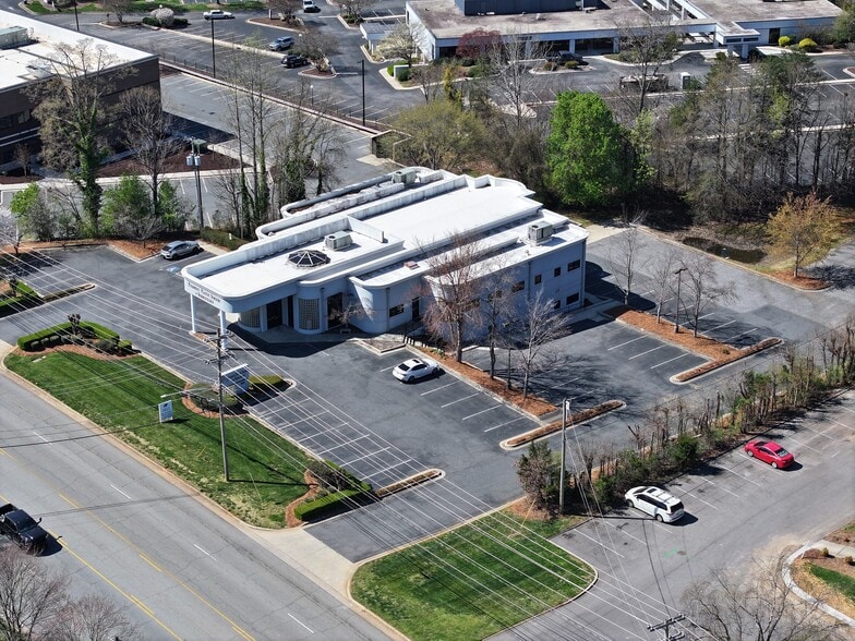 959 Cox Rd, Gastonia, NC for lease - Building Photo - Image 1 of 7