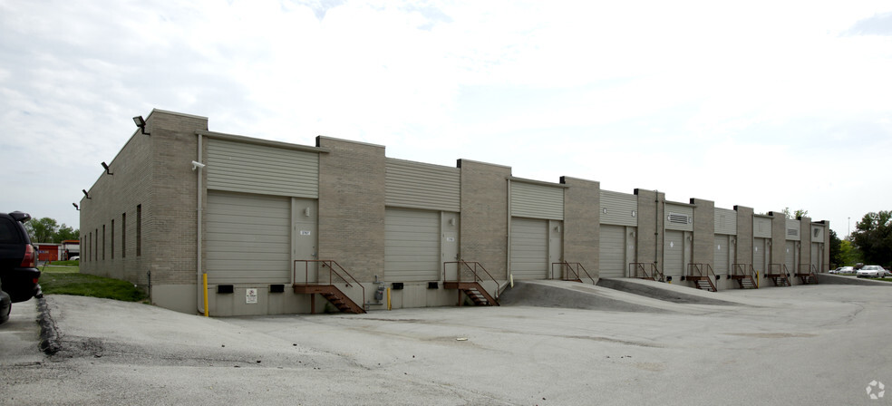 12747-12759 Carrollton Industrial Dr, Bridgeton, MO for lease - Building Photo - Image 3 of 6