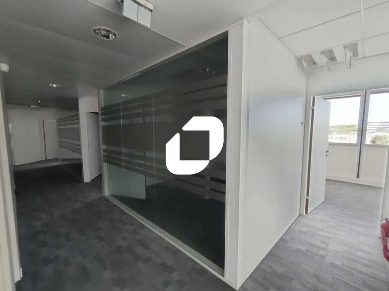 Office in Vélizy-Villacoublay for lease - Interior Photo - Image 3 of 5