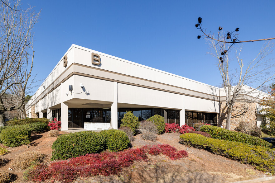 2700 Northeast Expy, Atlanta, GA for lease - Building Photo - Image 1 of 8