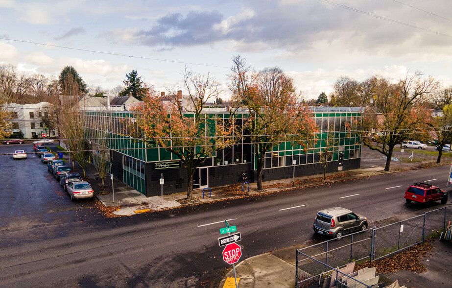 1700 SE 11th Ave, Portland, OR for lease - Building Photo - Image 3 of 21