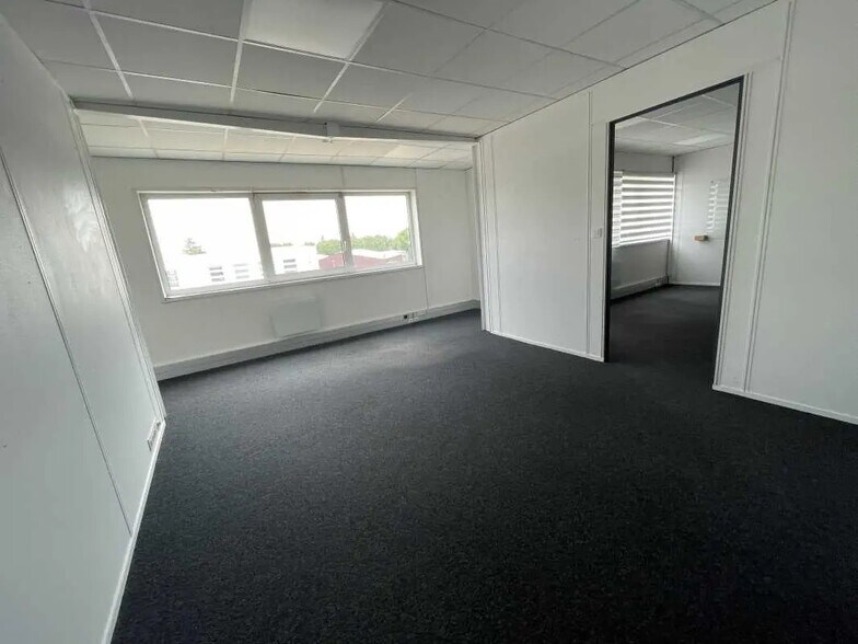 1 Rue Léon Gaumont, Orvault for lease - Interior Photo - Image 2 of 6