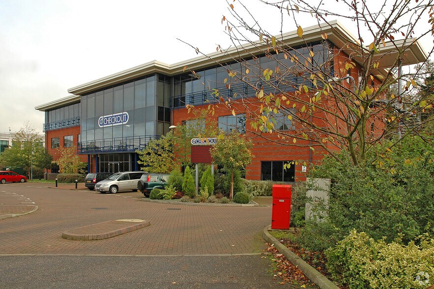 Houghton Hall Park, Dunstable, LU5 5YG Xn Centre