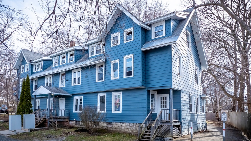 162 Woodlawn Ave, Pittsfield, MA for sale - Primary Photo - Image 1 of 8