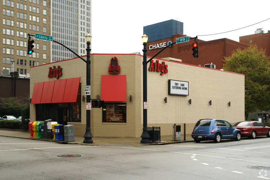 321 S 5th St, Louisville, KY for lease - Primary Photo - Image 1 of 3