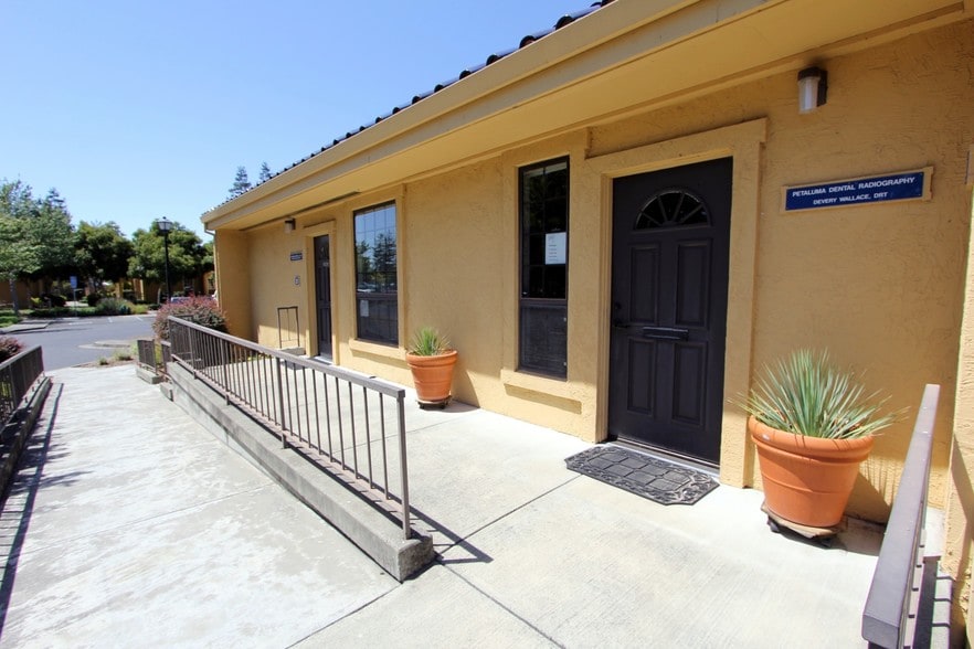 1436 Professional Dr, Petaluma, CA for lease - Building Photo - Image 3 of 9