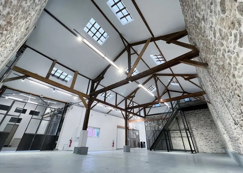 Office in Vitry-sur-Seine for lease - Building Photo - Image 1 of 16