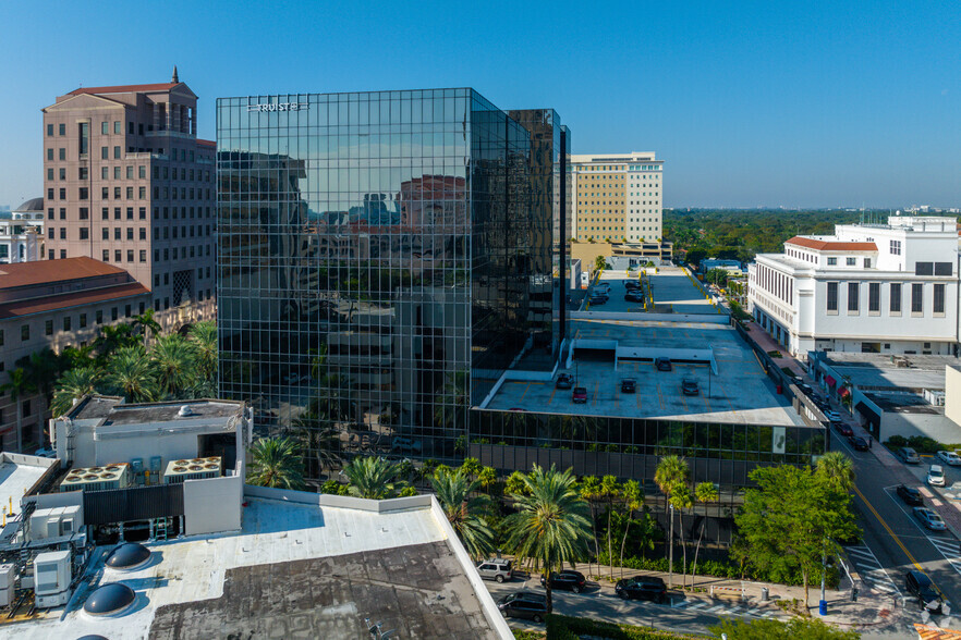 201 Alhambra Cir, Coral Gables, FL for lease - Building Photo - Image 3 of 7