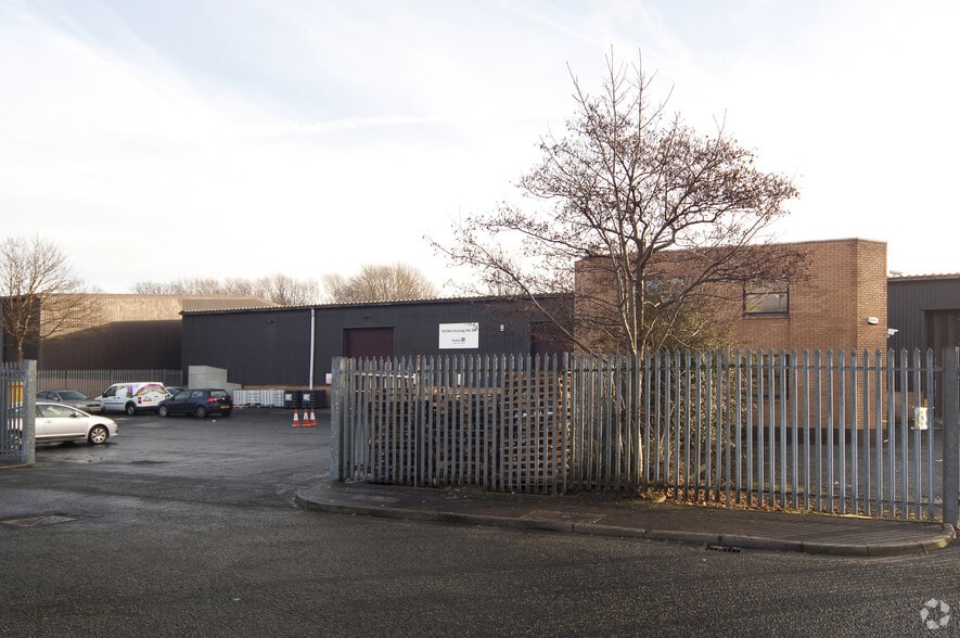 Lynroyle Way, Rochdale for sale - Primary Photo - Image 1 of 1